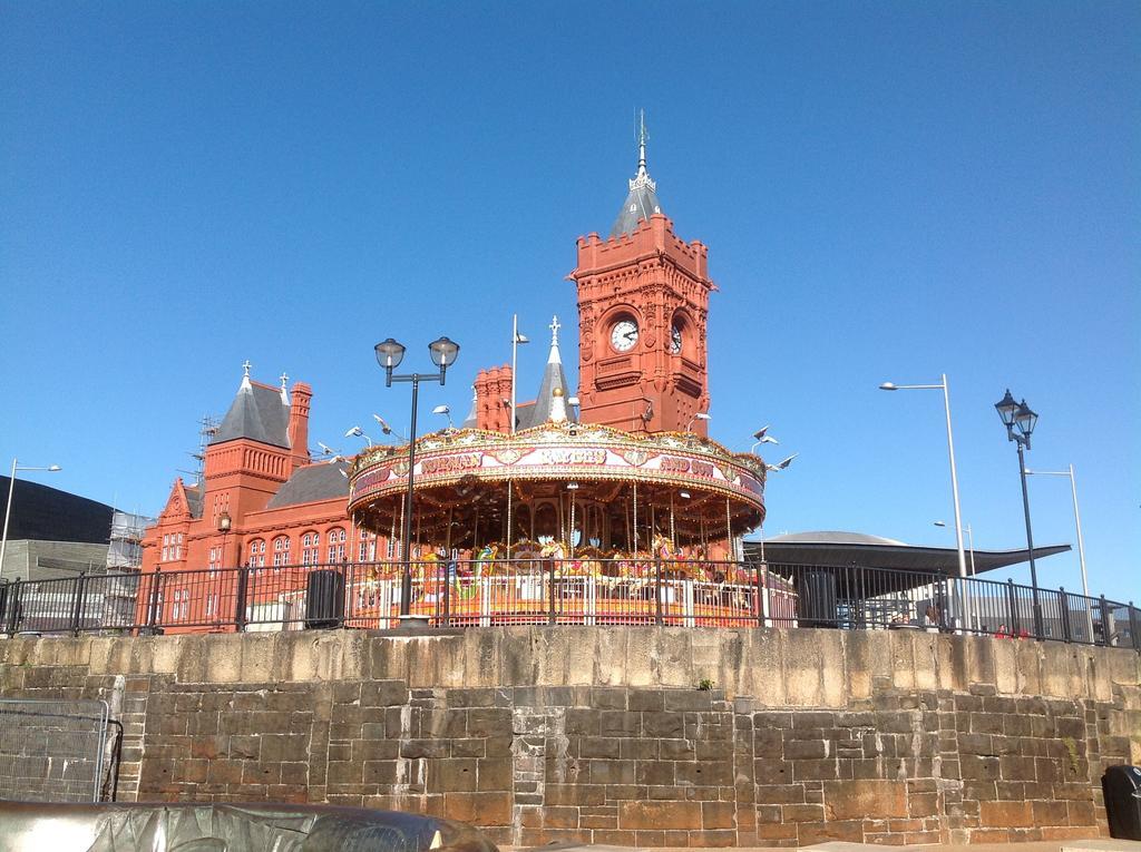 Riverbank Penthouse And Apartments Cardiff Room photo