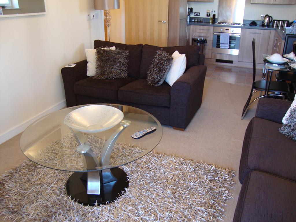 Riverbank Penthouse And Apartments Cardiff Room photo